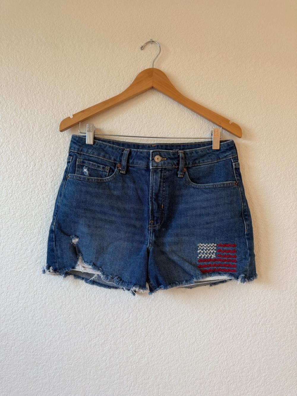 Old Navy Blue Distressed Denim Shorts American Flag Embroidery size 6 EUC